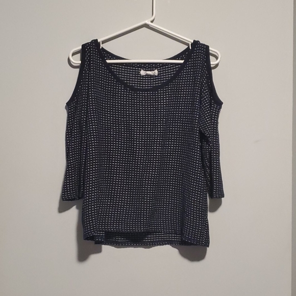 💫 2/$25 • Polka Dot Top - Picture 1 of 2